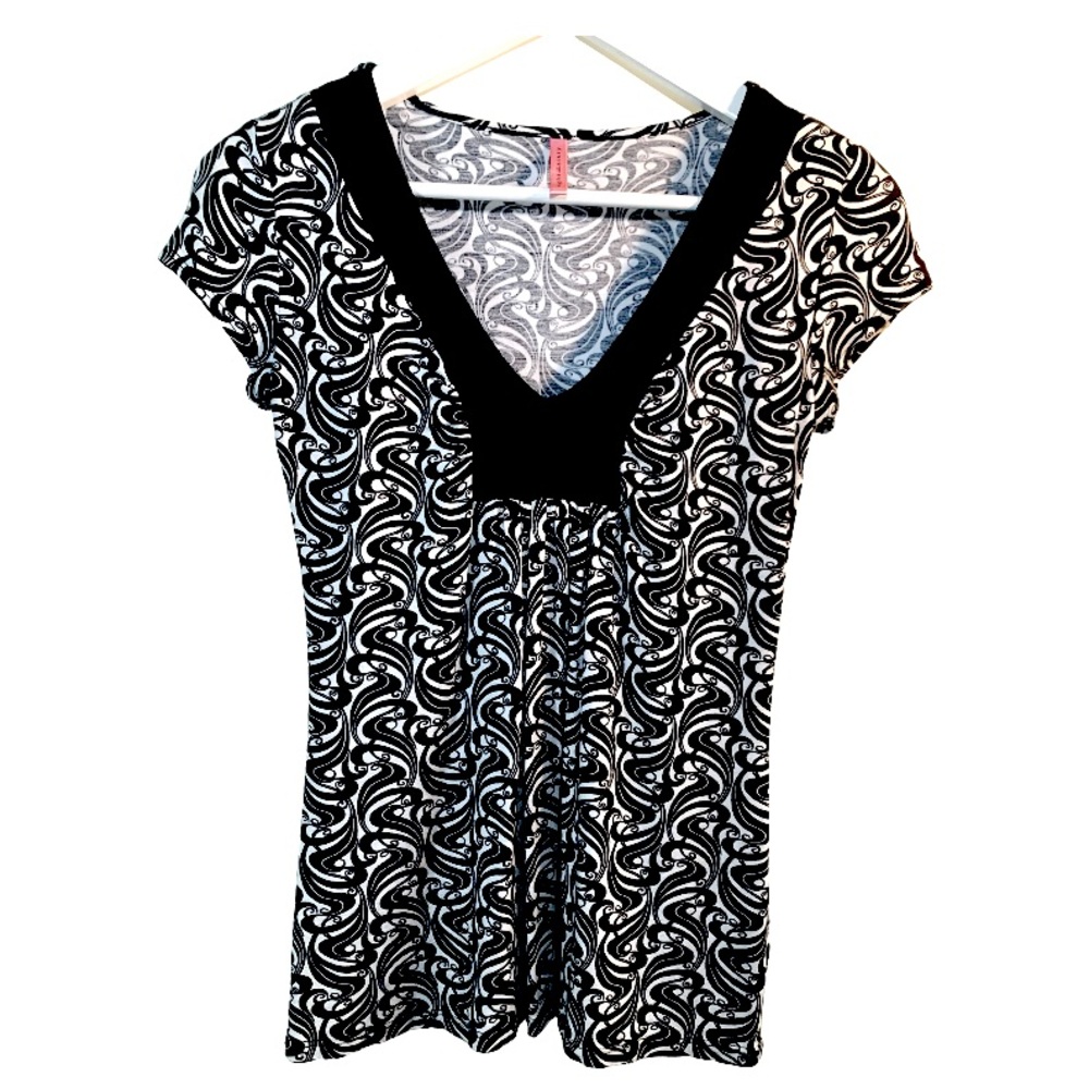 Eight sixty XS black and white dress top.